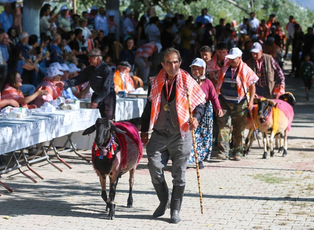 "Sudan Koyun Geçirme" yarışması 851 yıl sonra taşıma suyla yapıldı 9